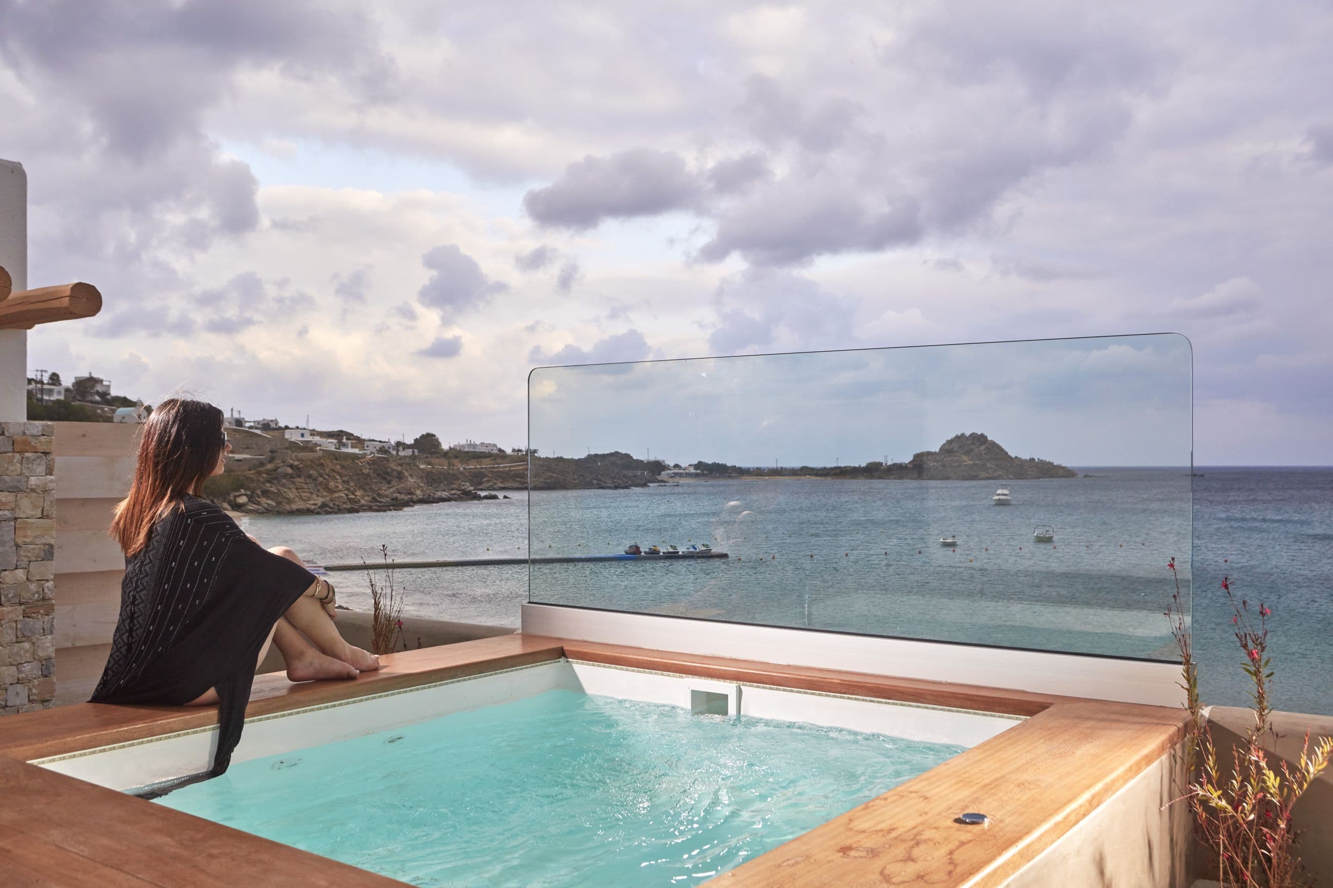 Deluxe Suite with Outdoor Jetted Tub & Sea View 